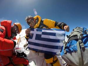 Με μια 8άρα (Lhotse 8.516m) και μία ανάβαση στα 7.800μ (Makalu 8.481m) στις αποσκευές του επιστρέφει ο Α. Συκάρης!